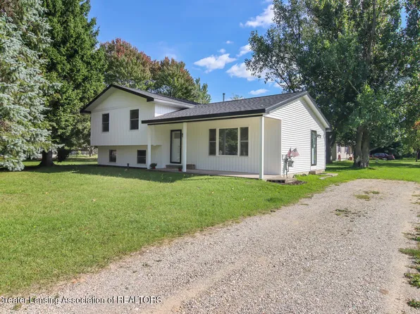 9096 Dean Dr, Cadillac, MI 49601