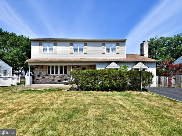 1029 Roberts Rd, Warminster, PA 18974