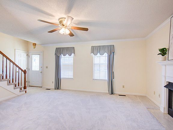 4th image of 155 Willow Creek Dr