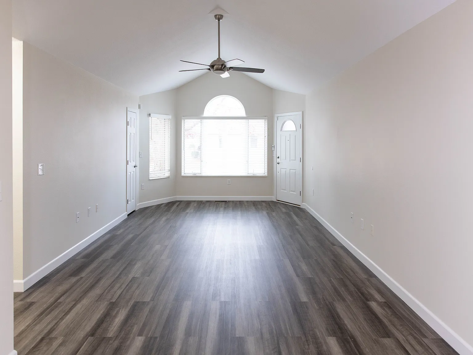 2 bed, 1354 sqft, $2,846 — Photo 4