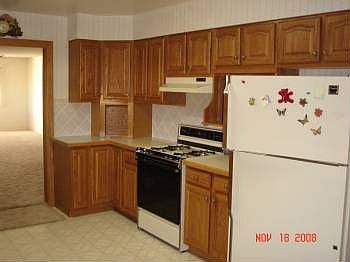 4th image of 4945 King Ave W