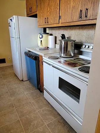 208 Horrocks Dr — Photo 7
