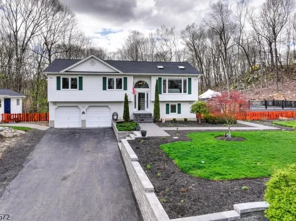 61 Lakeside Dr NW, Vernon Twp., NJ 07461