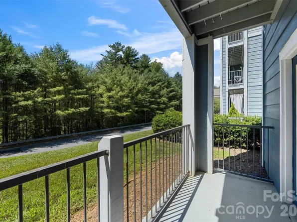 100 Vista Lake Dr APT 3, Candler, NC 28715