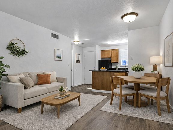 4th image of 1012 S Longmont Ave #457