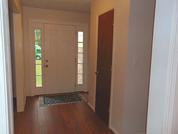 2nd image of 859 Bradford Ct