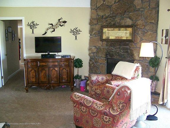 3rd image of 6445 Chickasaw Dr