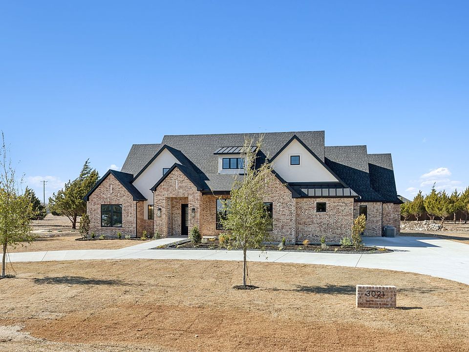 1st image of 3021 Glen Oaks Dr
