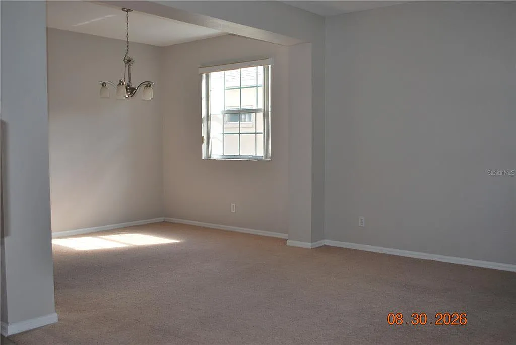 4 bed, 2.5 bath, 2610 sqft, $2,800 — Photo 2