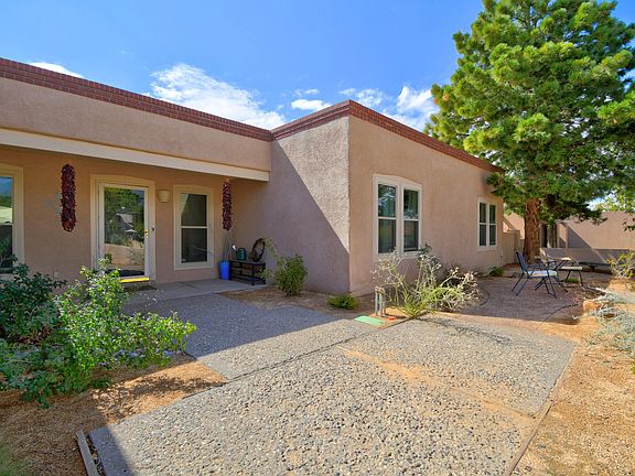 3rd image of 5613 Cometa Ct NE