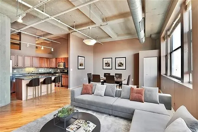 2107 Grand Blvd #604 — Photo 2