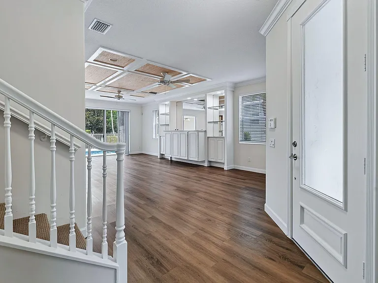303 Caravelle Dr — Photo 8