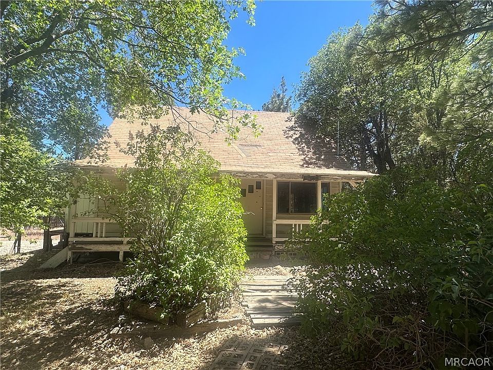 2nd image of 579 Leonard Ln