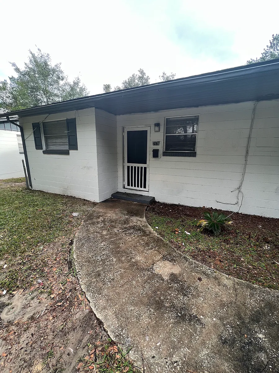 Photo 1 of 8 - 7178 Conant Ave - Jacksonville, FL Primary Photo - 7178 Conant Ave