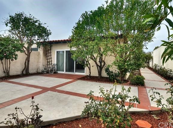 Private Courtyard with Fruit Trees & Rose Garden