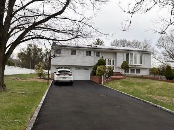 19 Yeoman Drive, East Northport, NY 11731