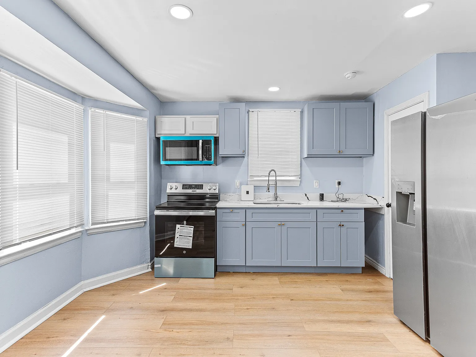 3 bed, 890 sqft, $1,350 — Photo 4