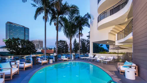 Relax in our hotel-inspired pool or take in the view from our chic sundeck - Alister Sherman Oaks