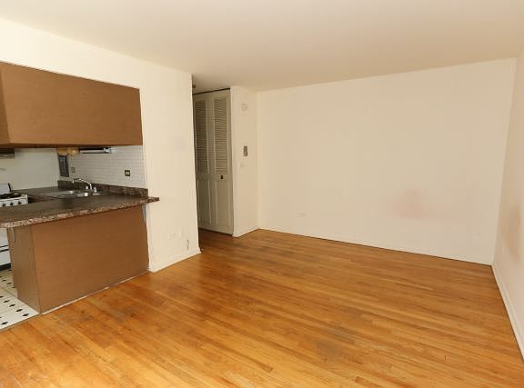 5th image of 3160 N Cambridge Ave #803