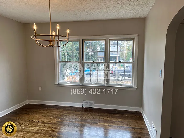 402 Logan Ave — Photo 4