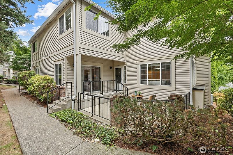 2nd image of 10909 Avondale Road NE #R170