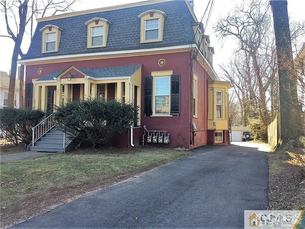 2 bed, 1.0 bath, 9999 sqft, $2,200 — Photo 1