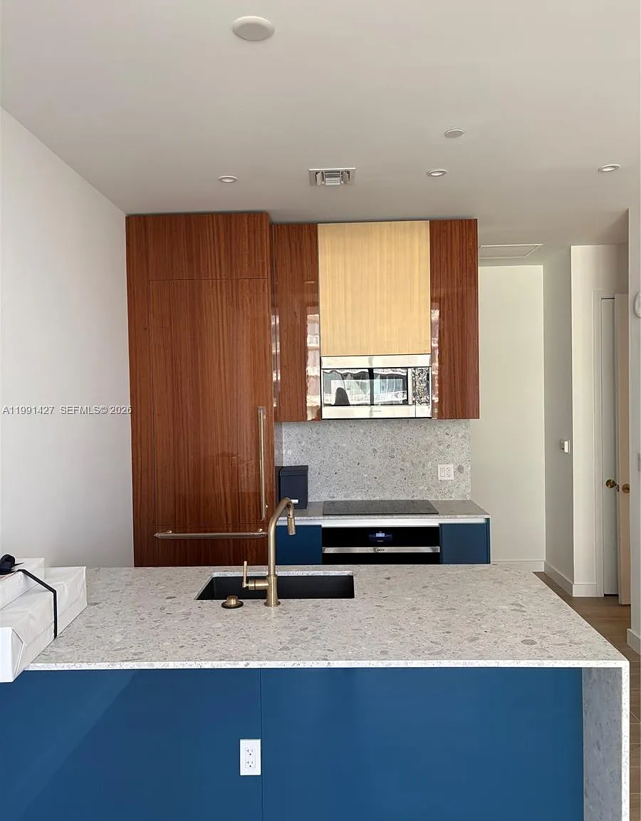 1 bed, 1.0 bath, 555 sqft, $6,500 — Photo 1