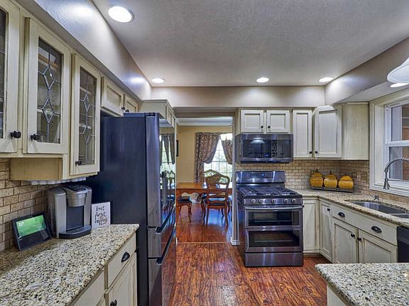 4th image of 14041 S Hialeah Ct