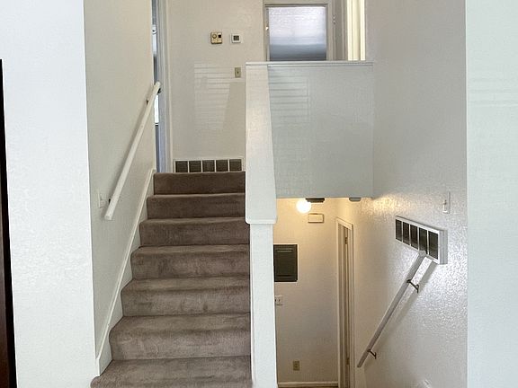 3rd image of 1341 E Merritt Cir