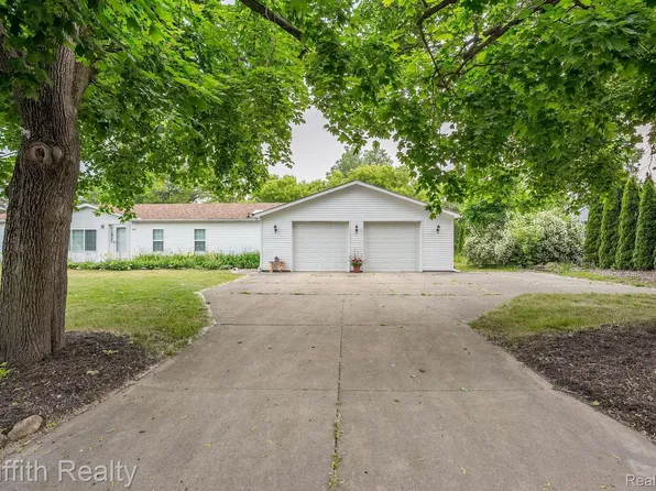 1250 W Cohoctah Rd, Howell, MI 48855