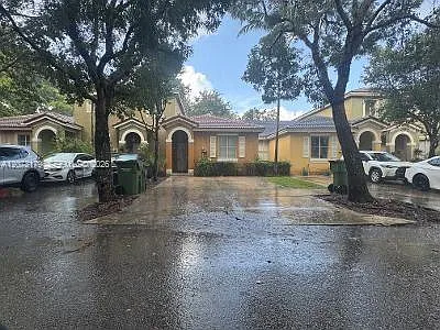 Mowry Villas — Photo 2