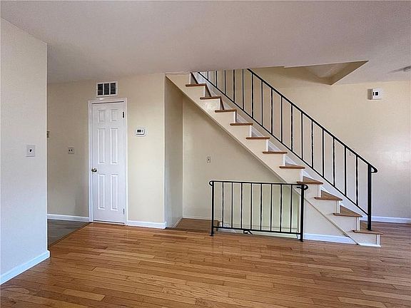 5th image of 415 Skyline Dr