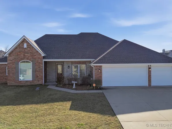 420 N Park Hill Loop, Bartlesville, OK 74006