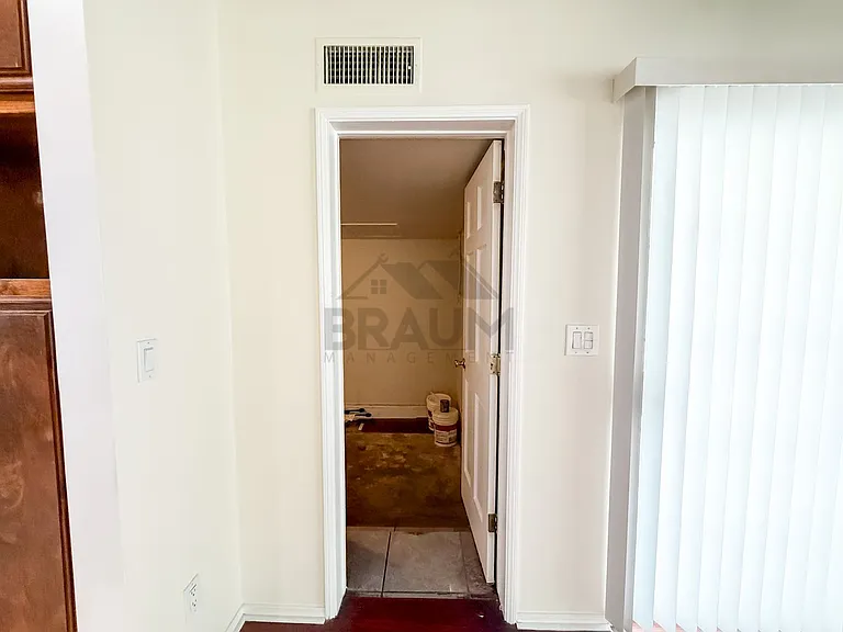 RIVERTON — Photo 26