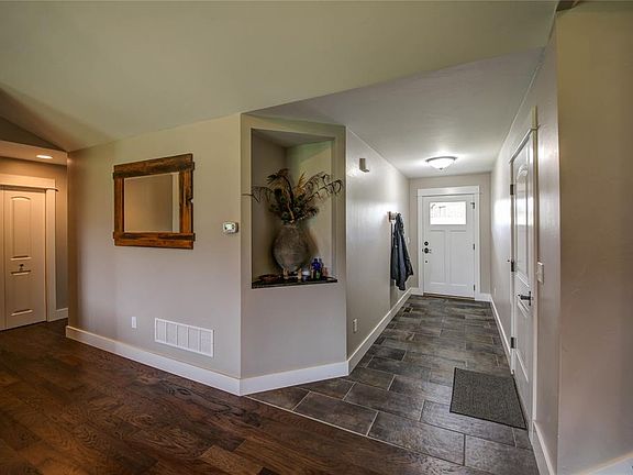 3rd image of 1212 Ridgeview Trl