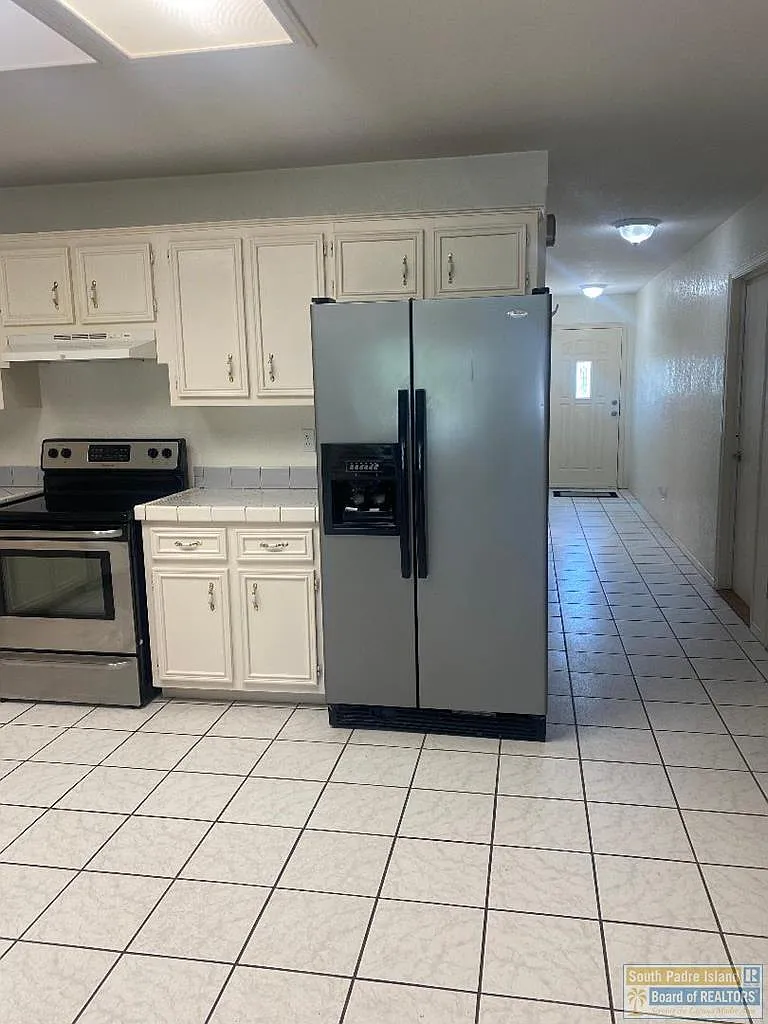 3 bed, 2.0 bath, 1413 sqft, $2,800 — Photo 2
