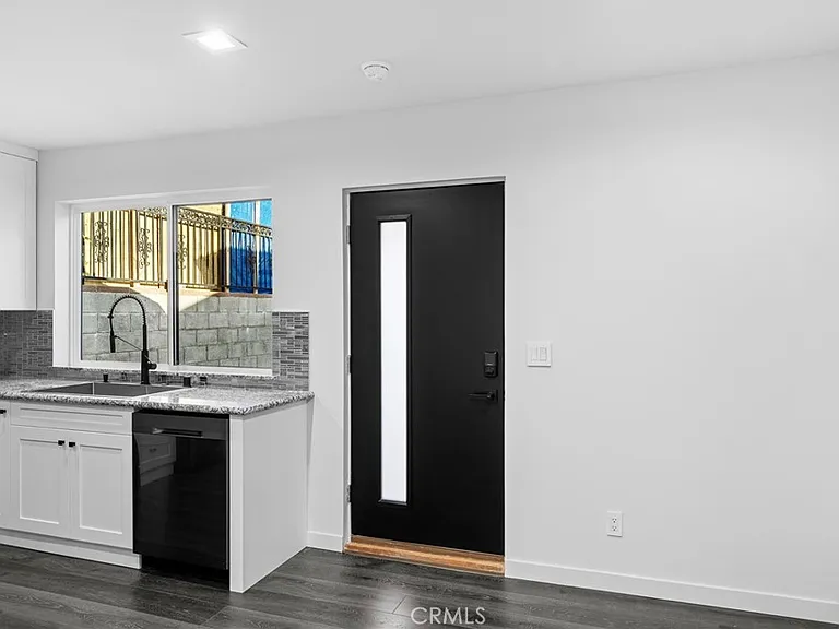 915 Cornell — Photo 2