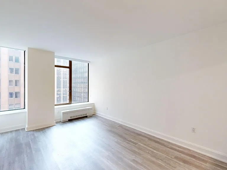 10 Hanover Square — Photo 96