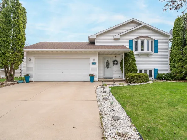 1288 Wheatfield Way, Oshkosh, WI 54904