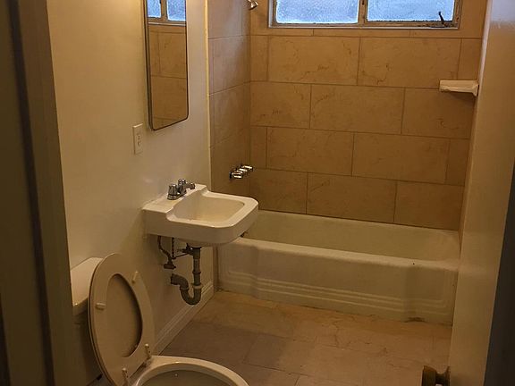 4th image of 4815 Persimmon Ave APT 16