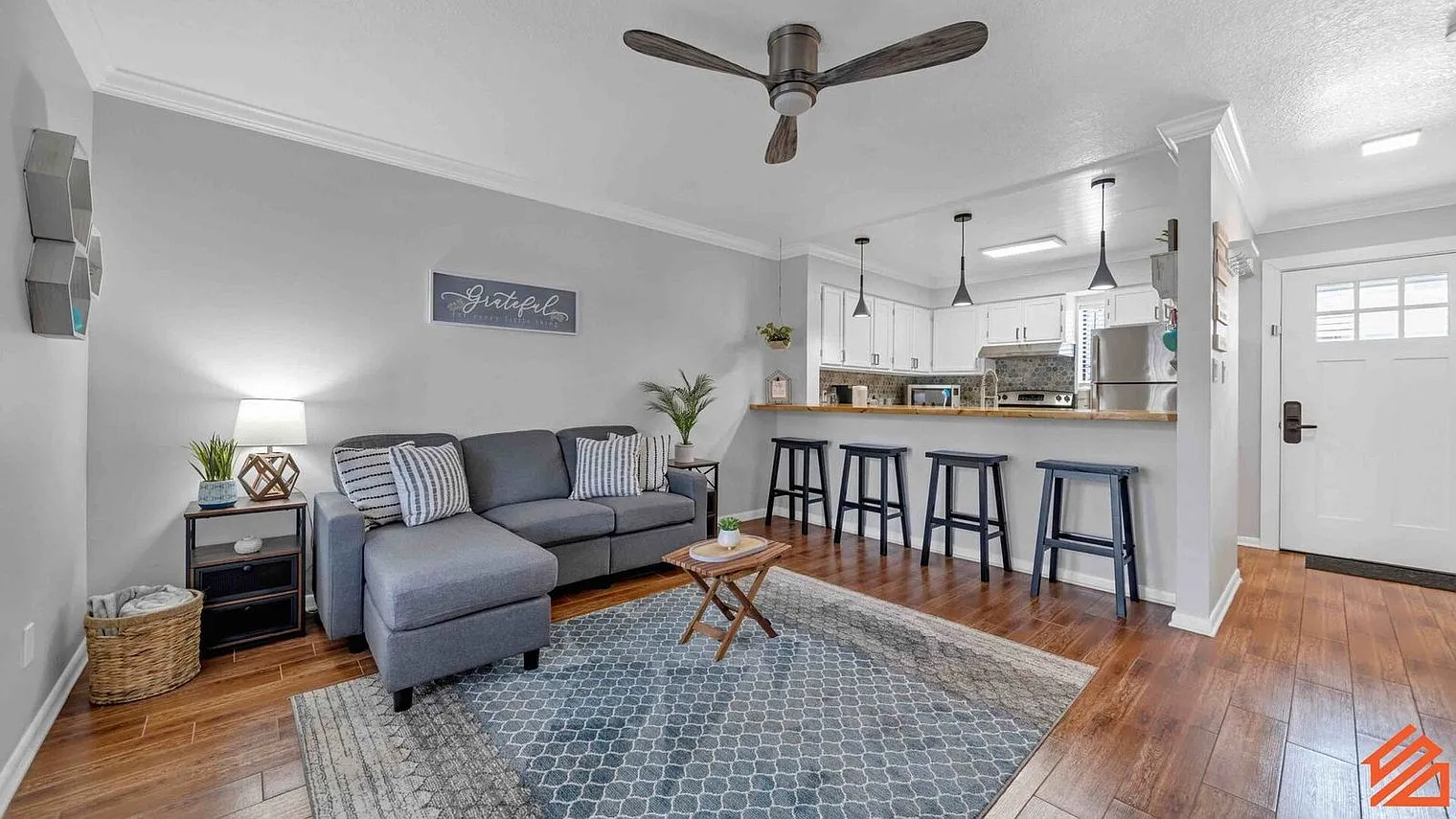 1 bed, 1.0 bath, 9601 sqft, $2,116 — Photo 2