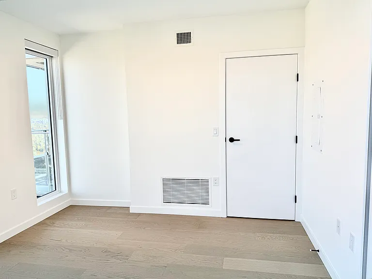 2488 Granville St — Photo 179