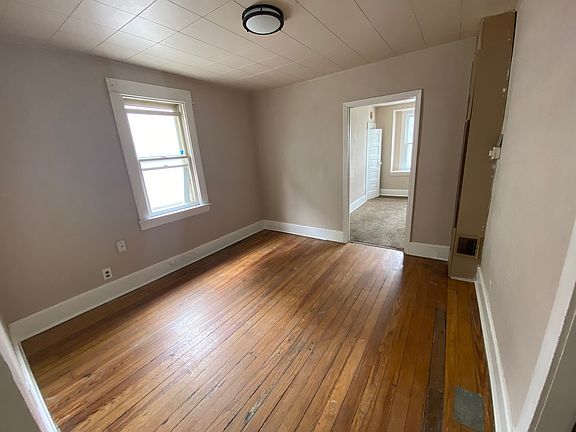 3rd image of 333 E Lake St