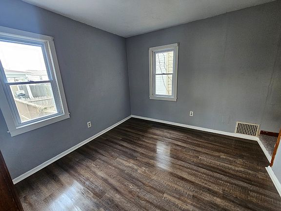 5th image of 208 Arabella St