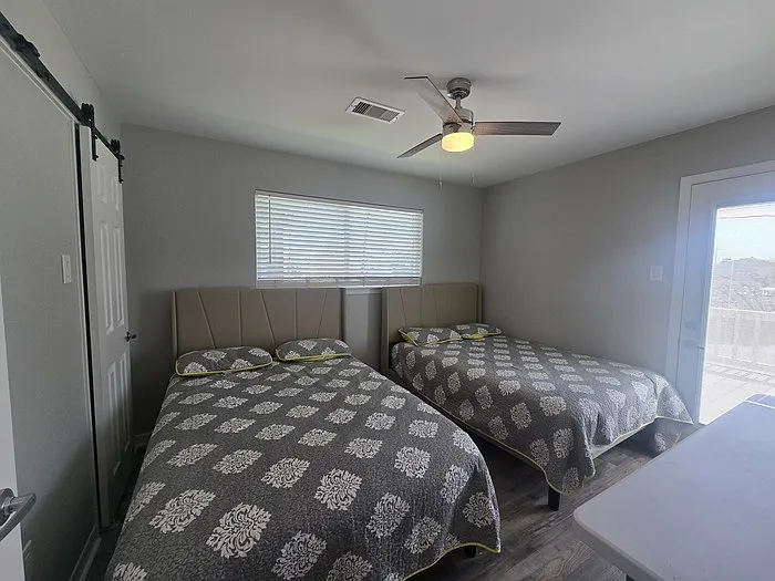 211 Redfish Dr — Photo 2