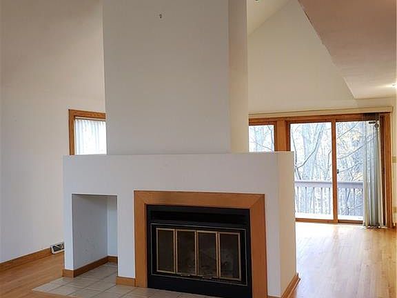 3rd image of 8005 Summerview Dr