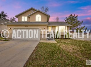 8004 S Old Barn Dr, Sandy, UT 84094