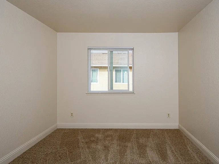 Alderwood Park Apartments — Photo 25