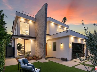 14555 Greenleaf St, Sherman Oaks, CA, 91403