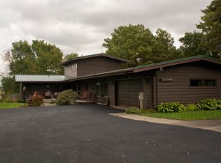 12585 Garden Plain Rd, Morrison, IL 61270